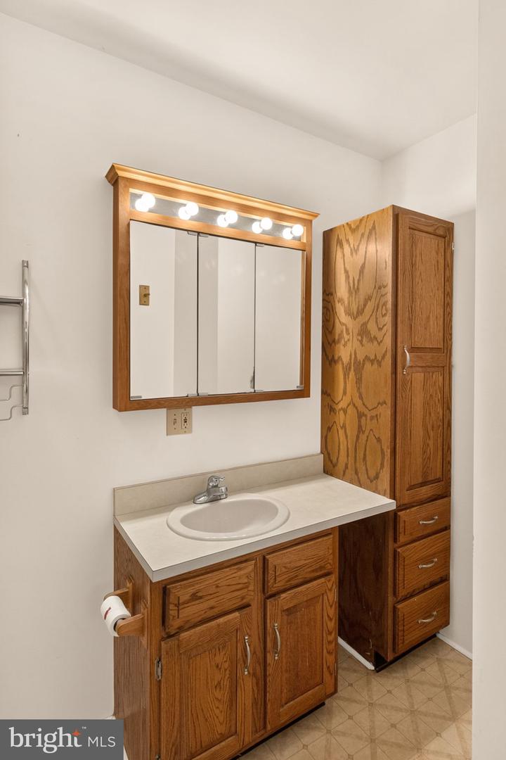 125 E Chestnut St Property Photo 25