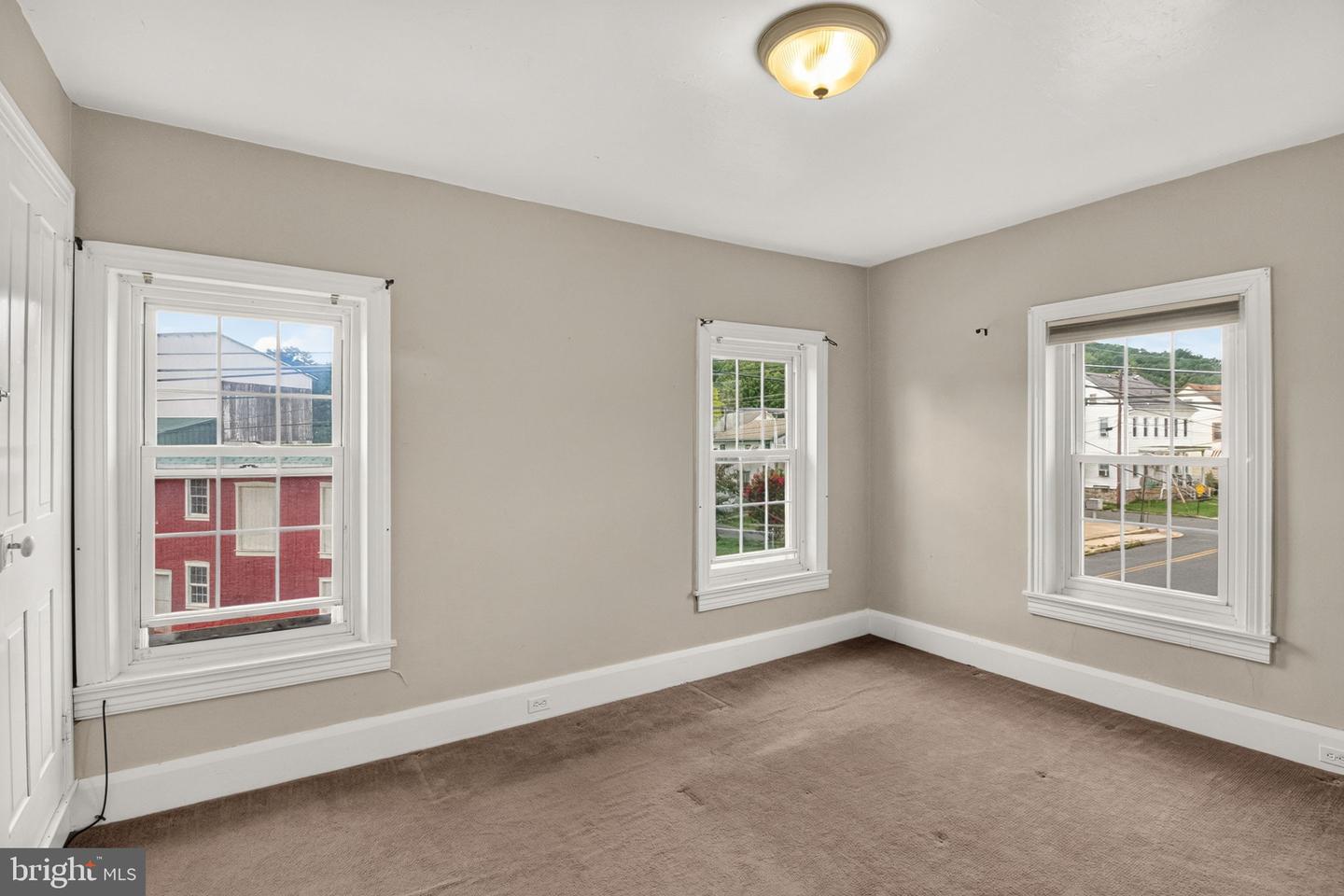 125 E Chestnut St Property Photo 26