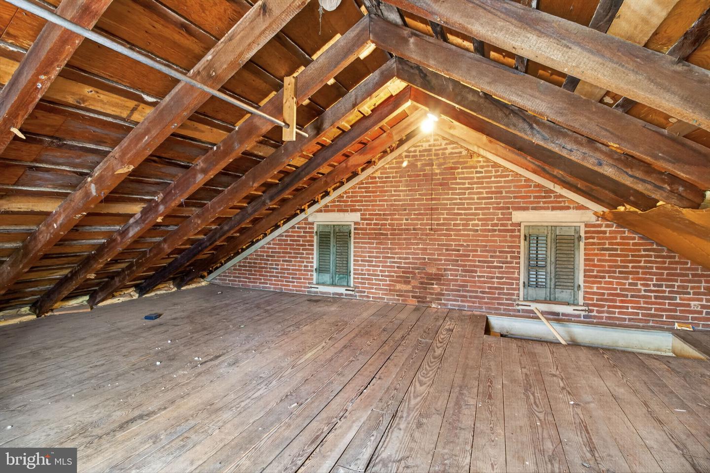 125 E Chestnut St Property Photo 31
