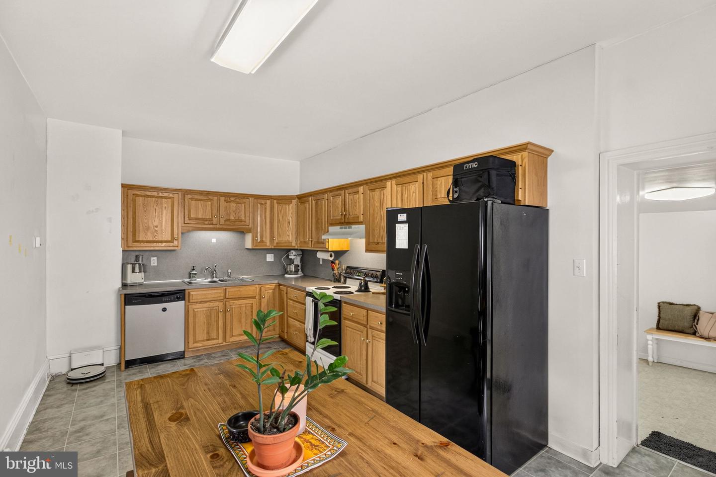 125 E Chestnut St Property Photo 33