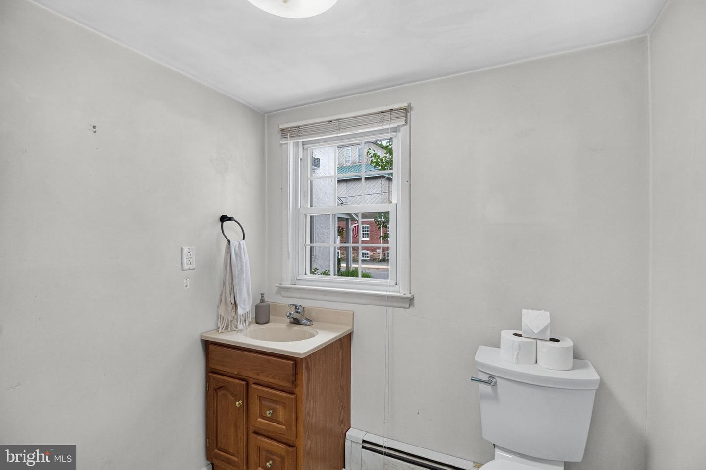 125 E Chestnut St Property Photo 41