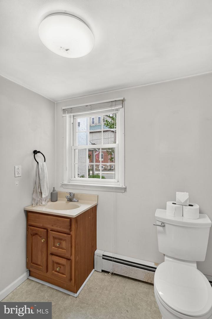 125 E Chestnut St Property Photo 42