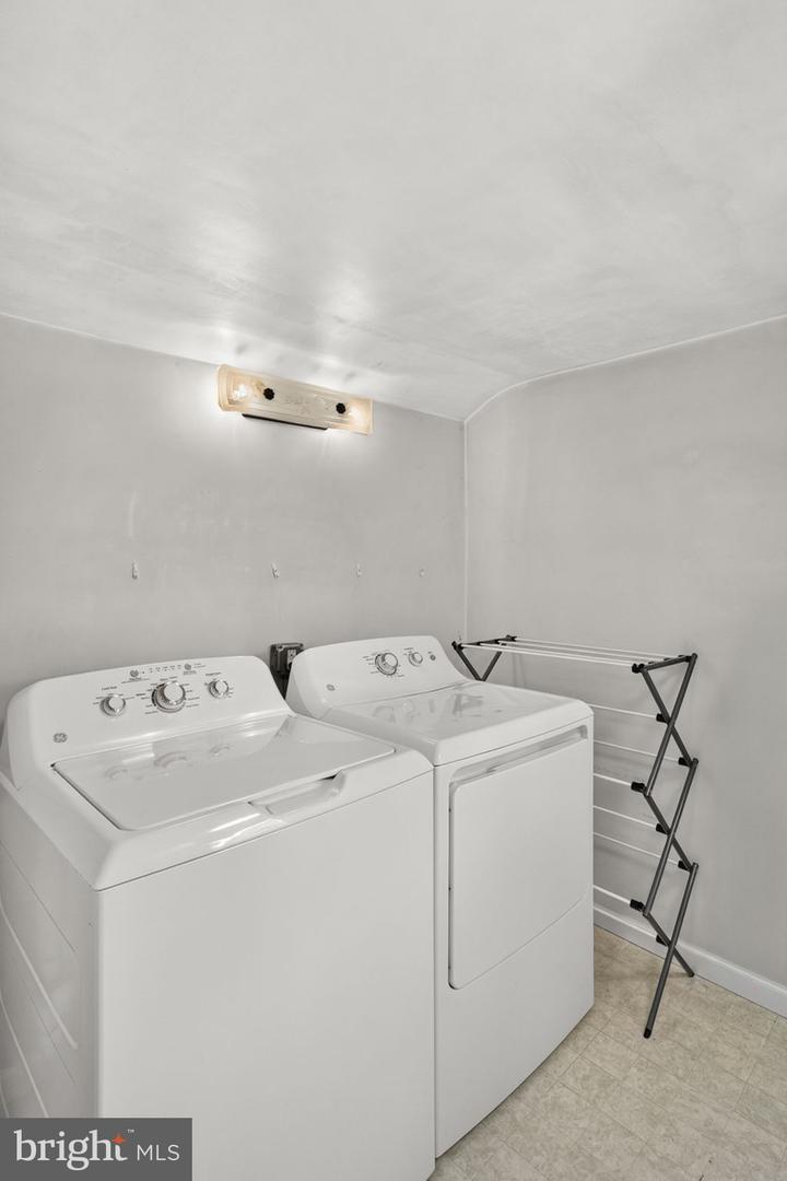 125 E Chestnut St Property Photo 44