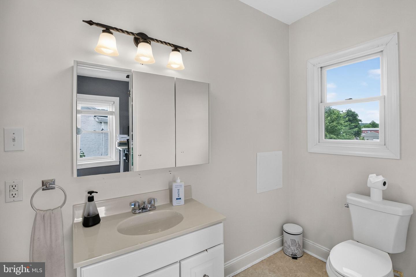 125 E Chestnut St Property Photo 51