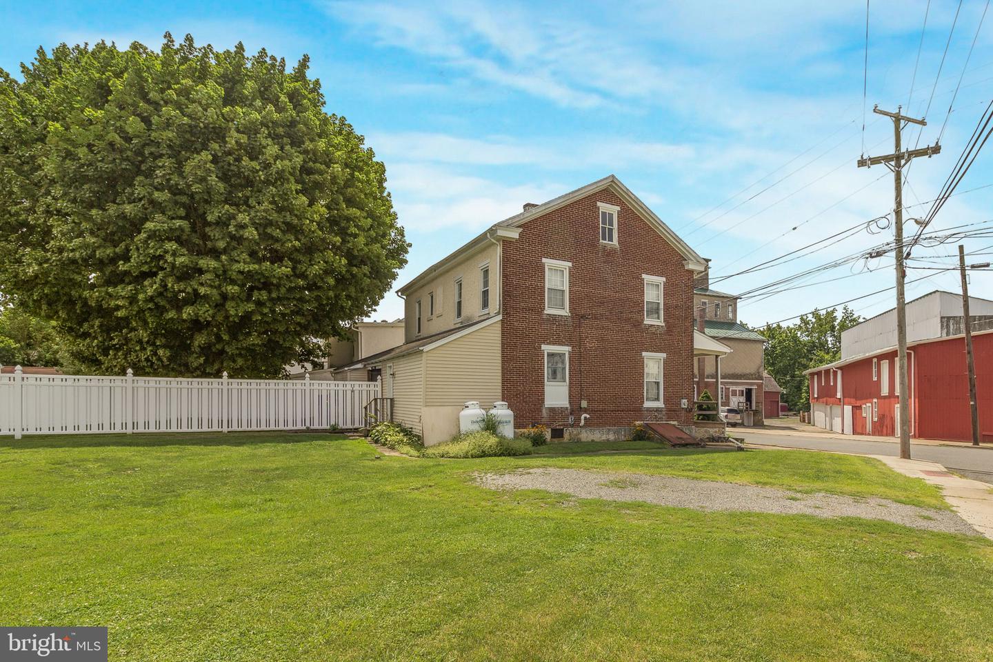 125 E Chestnut St Property Photo 67