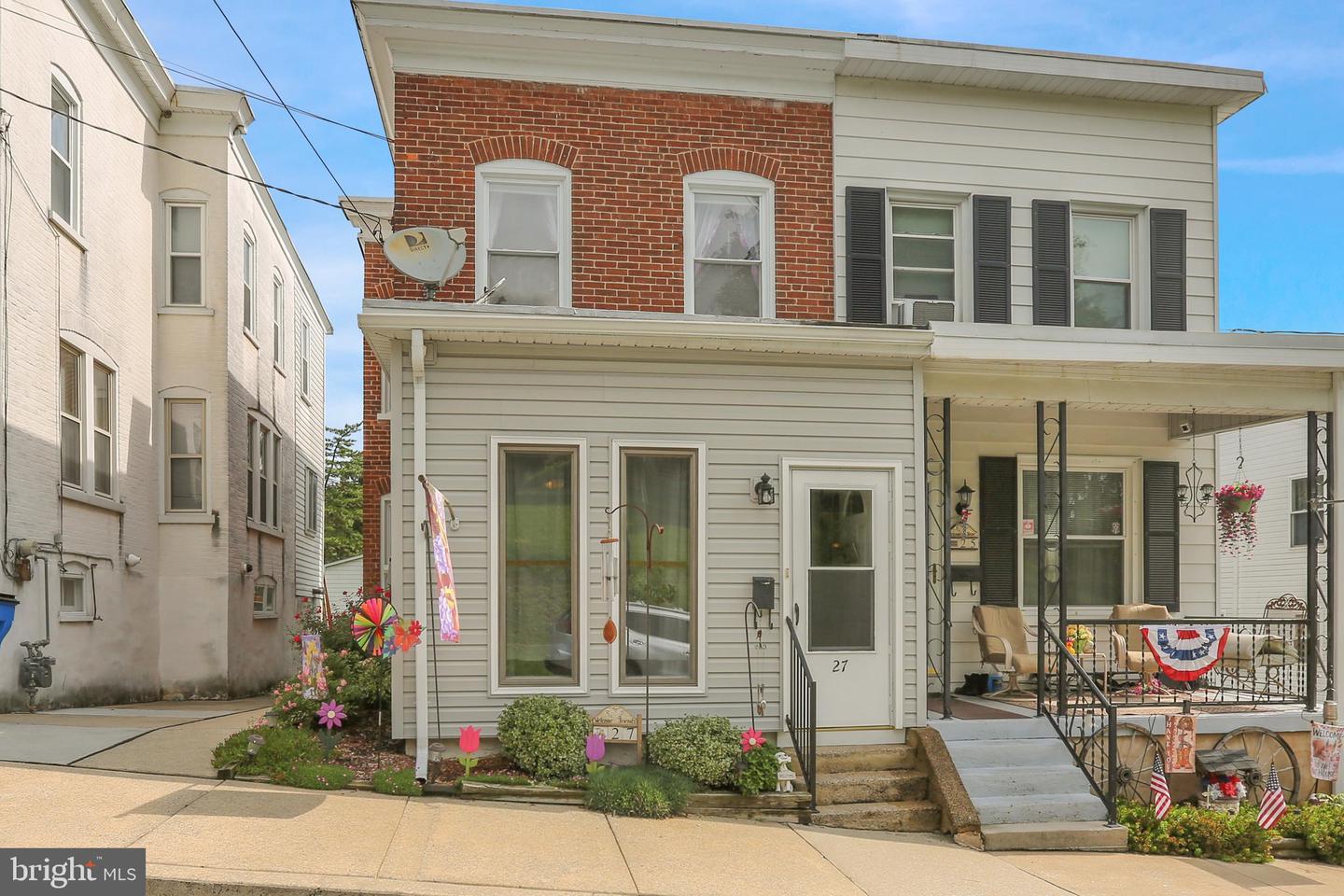 27 Apple St Property Photo 2