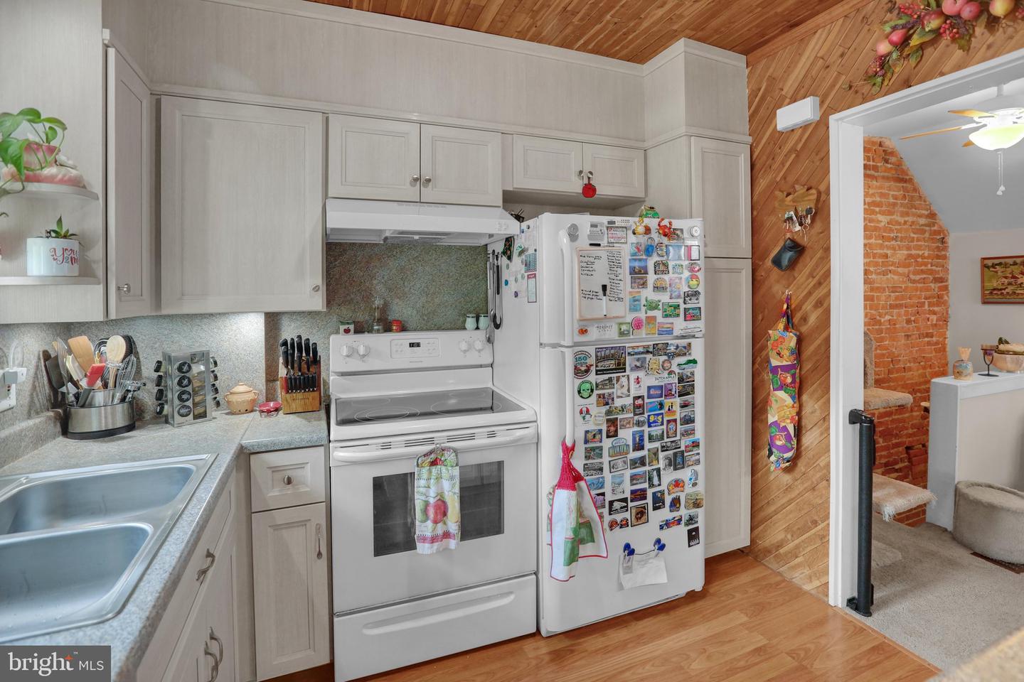 27 Apple St Property Photo 12