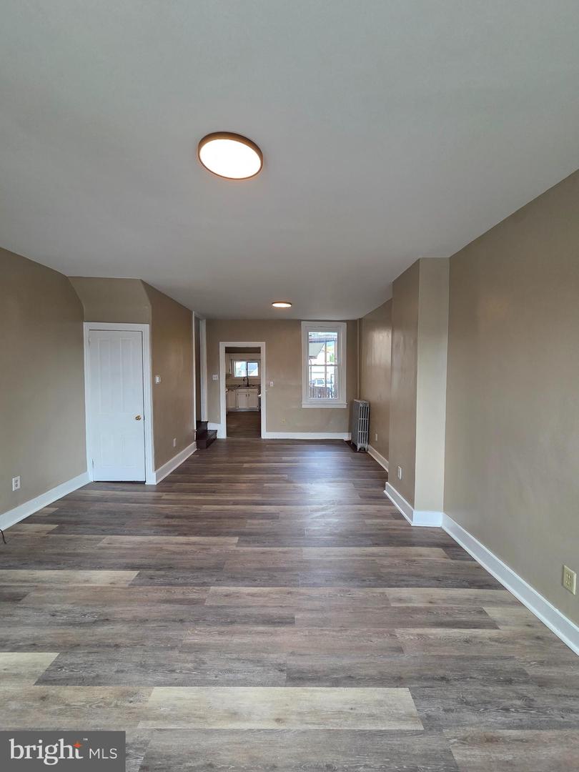 1335 Moss St Property Photo 3