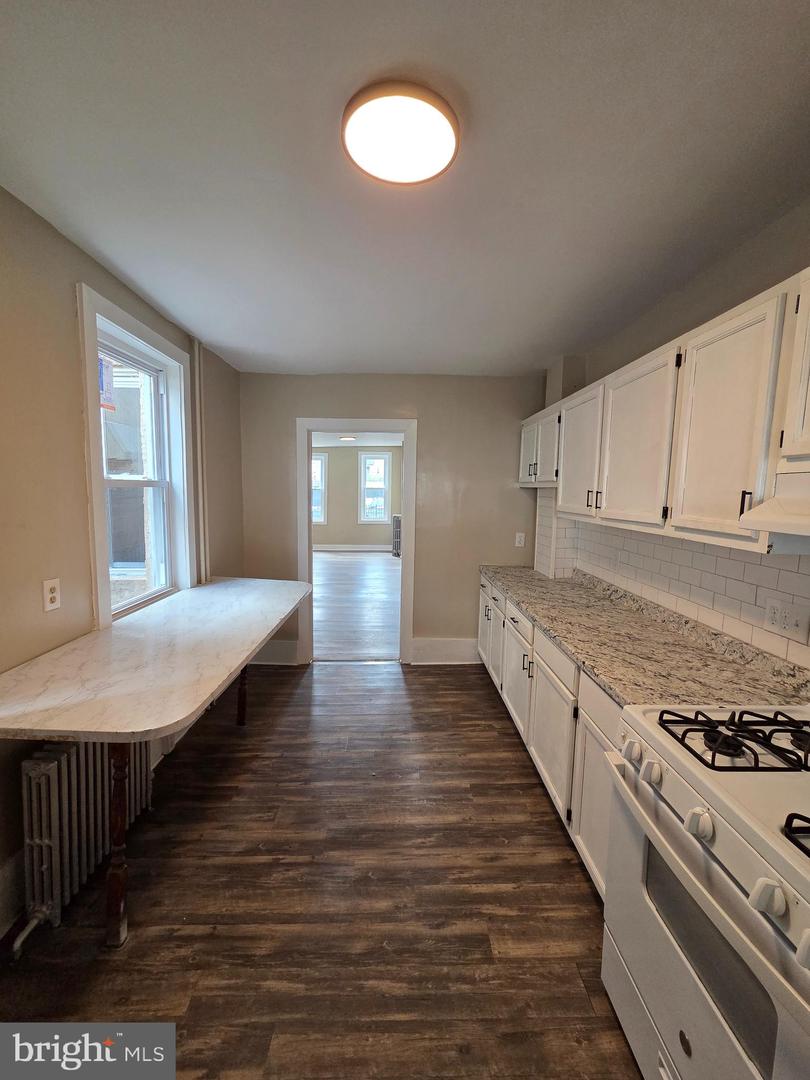 1335 Moss St Property Photo 7