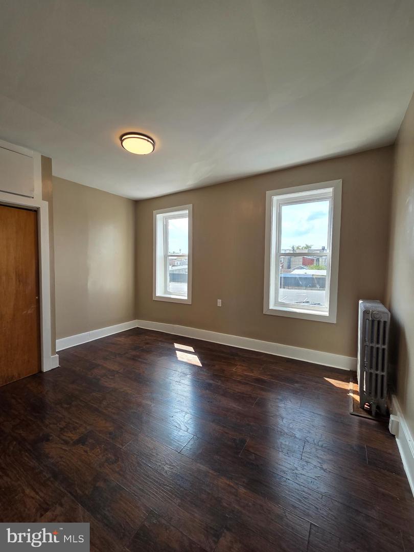 1335 Moss St Property Photo 9