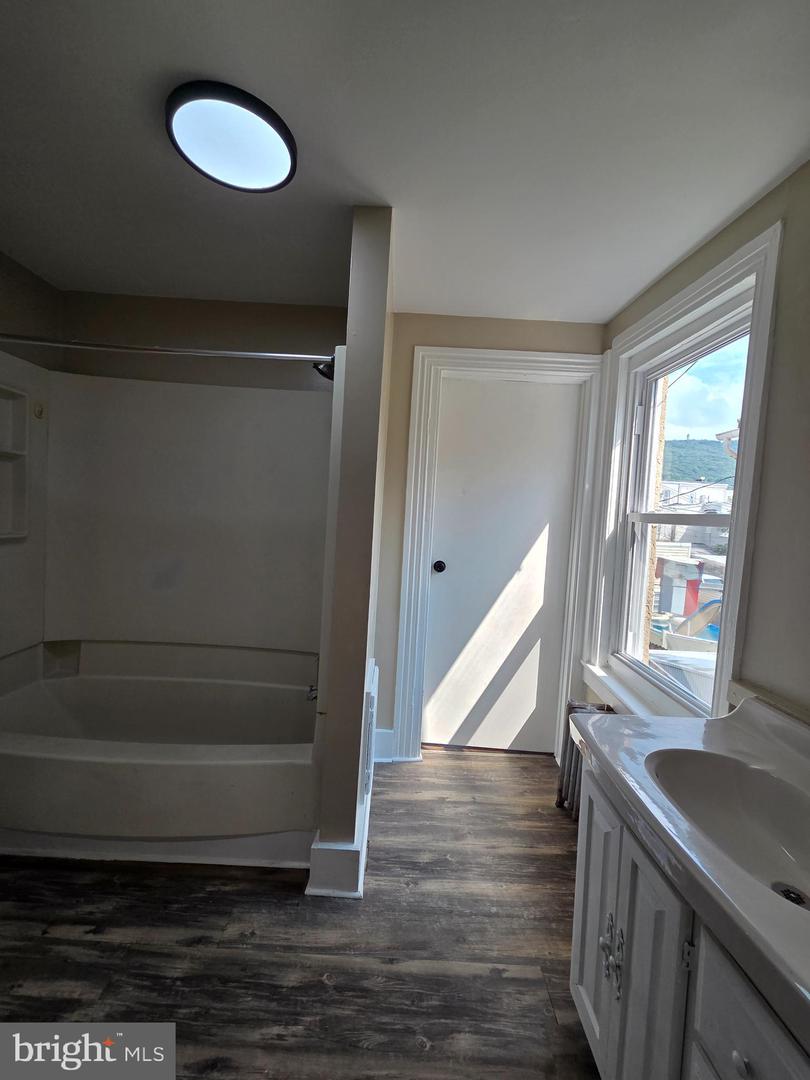 1335 Moss St Property Photo 15