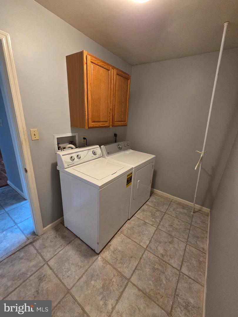 945 Timber Ln Property Photo 6