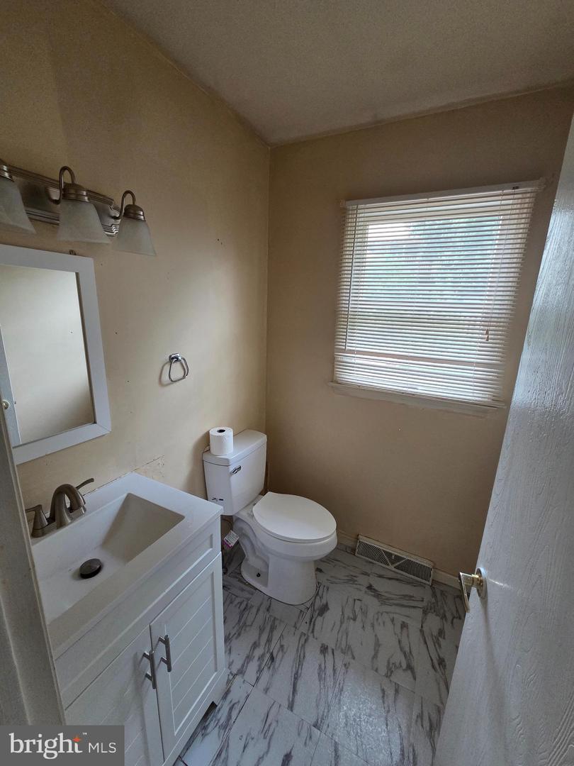 945 Timber Ln Property Photo 7
