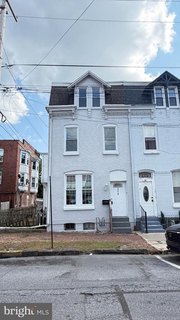 532 WINDSOR ST Property Photo 1