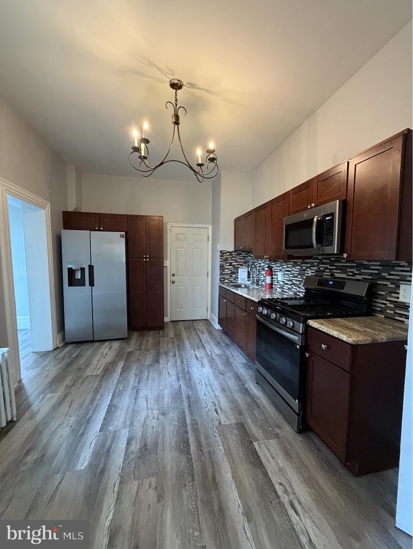 532 Windsor St Property Photo 4