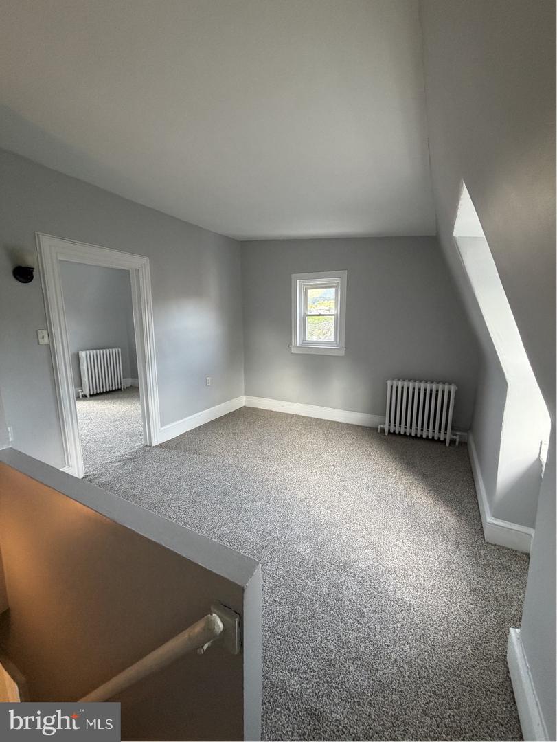 532 Windsor St Property Photo 9