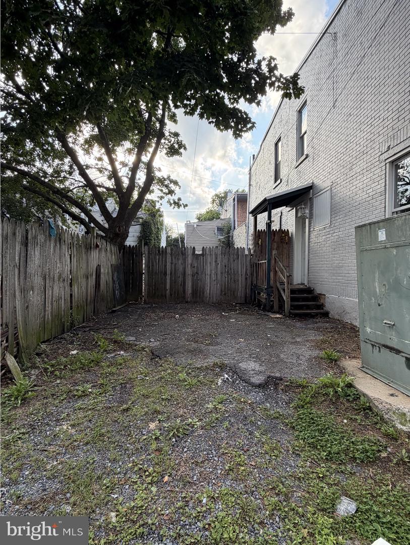 532 Windsor St Property Photo 10