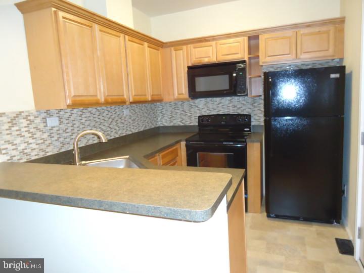1208 Marion St Property Photo 2