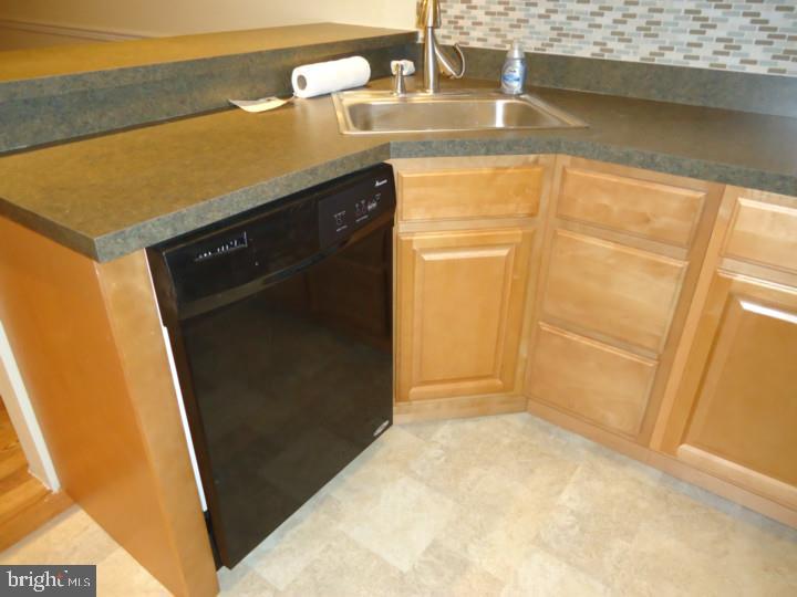 1208 Marion St Property Photo 6