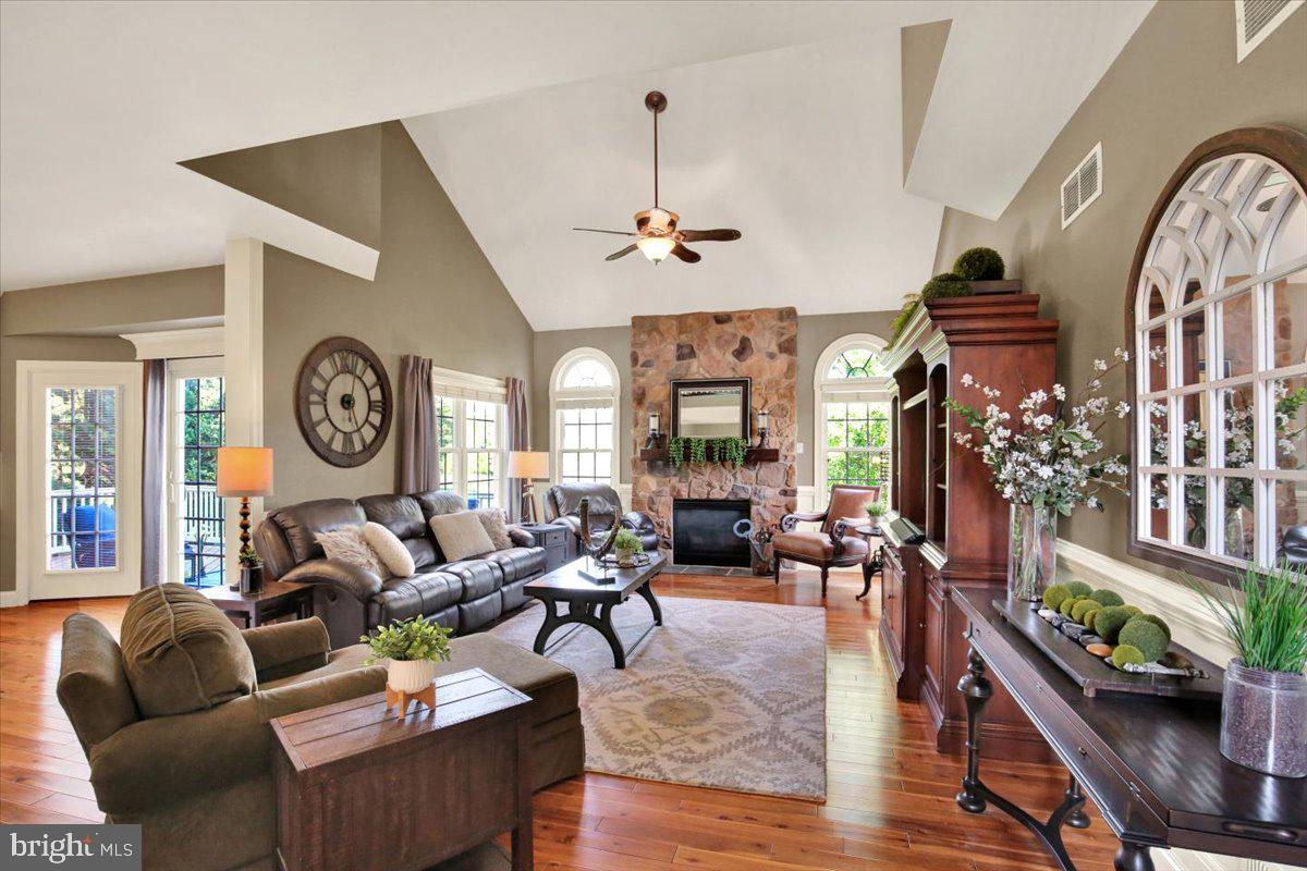 3381 Harwood Property Photo 13