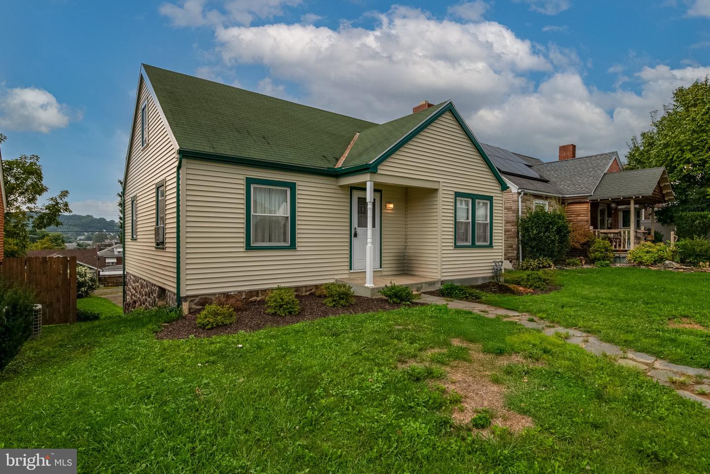 1435 Fayette Ave Property Photo 1