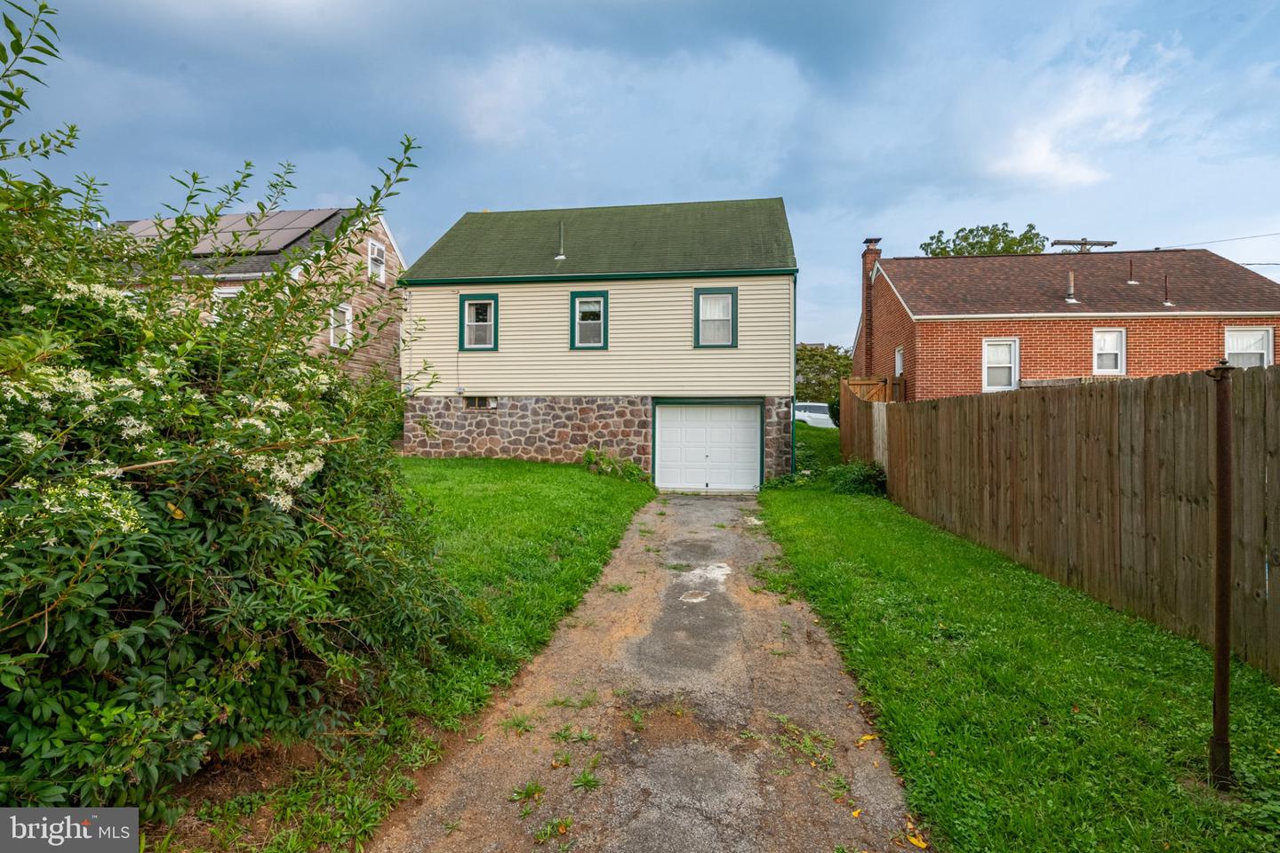 1435 Fayette Ave Property Photo 3
