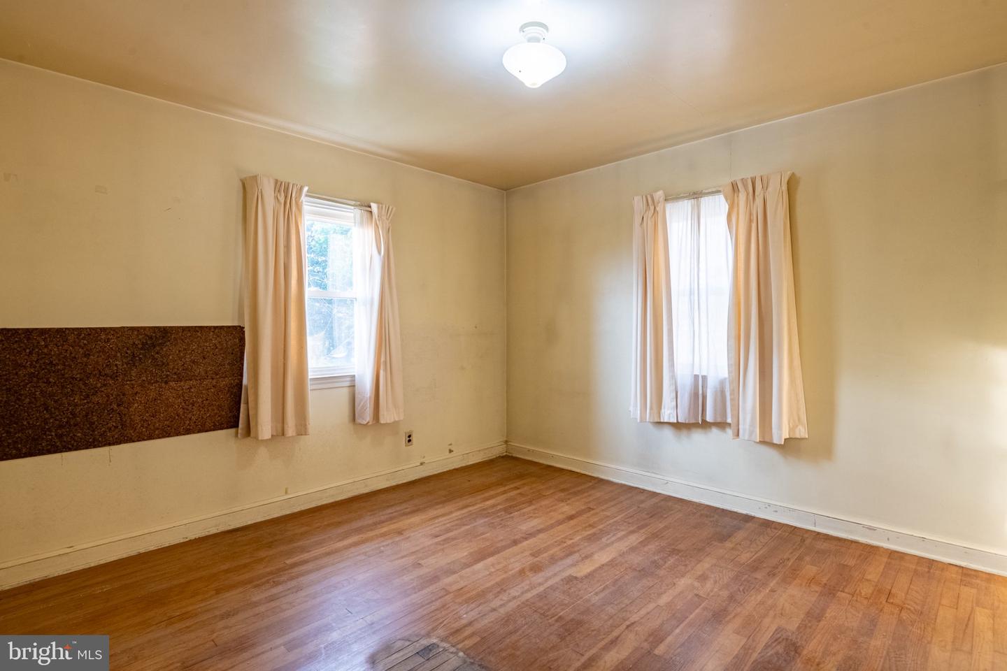1435 Fayette Ave Property Photo 8