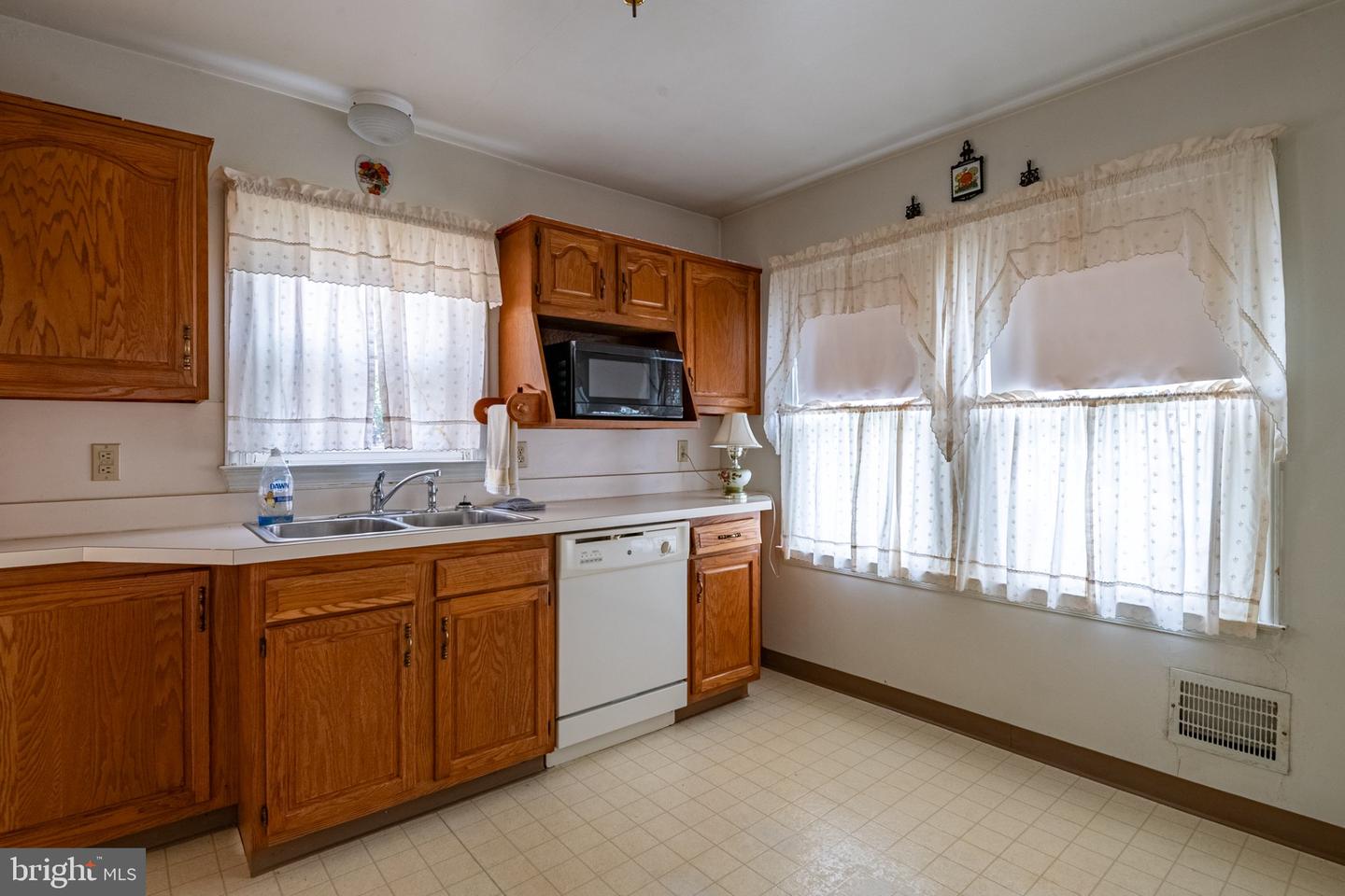 1435 Fayette Ave Property Photo 10