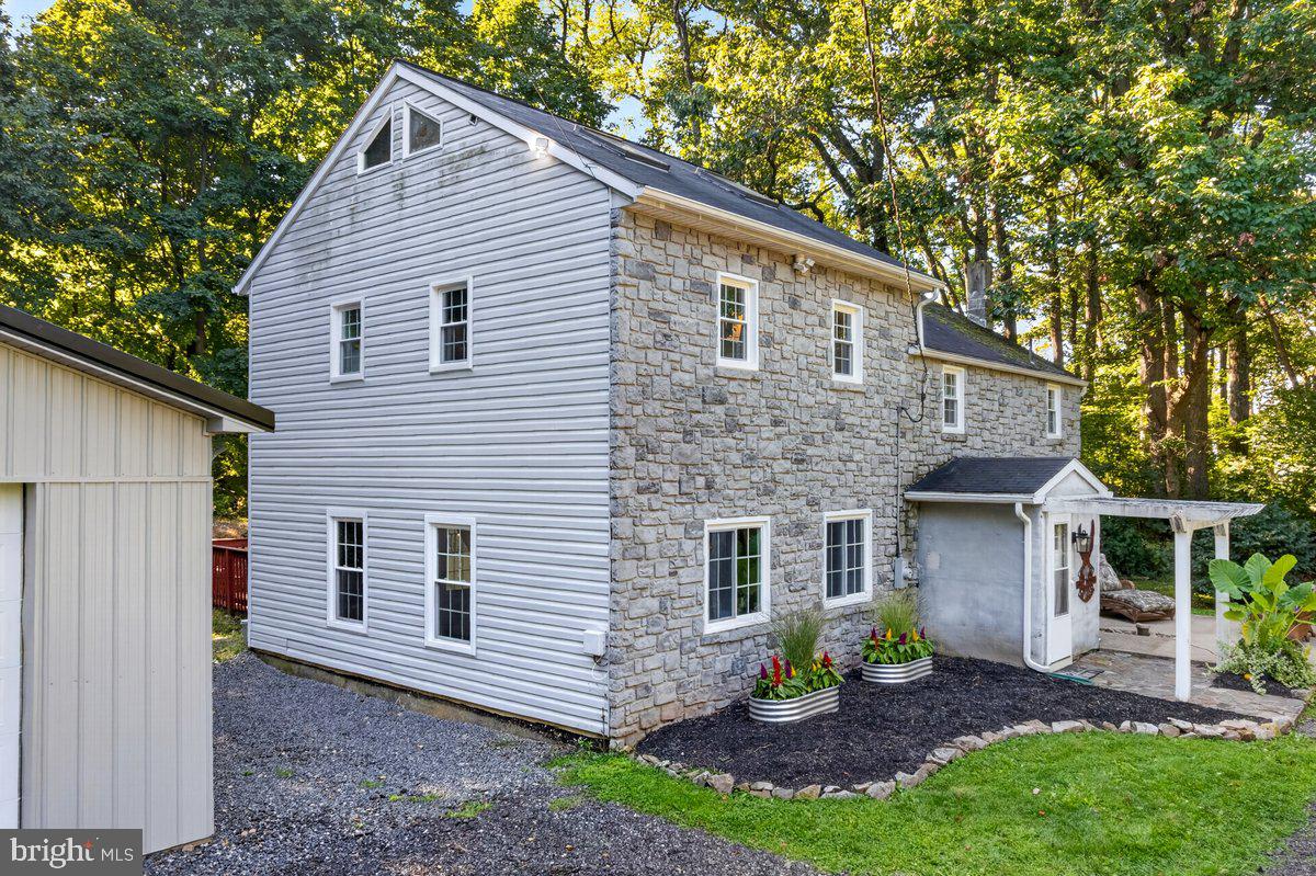 65 Hess Ln Property Photo 3