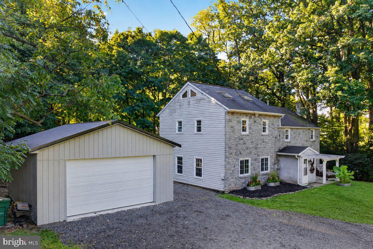 65 Hess Ln Property Photo 9