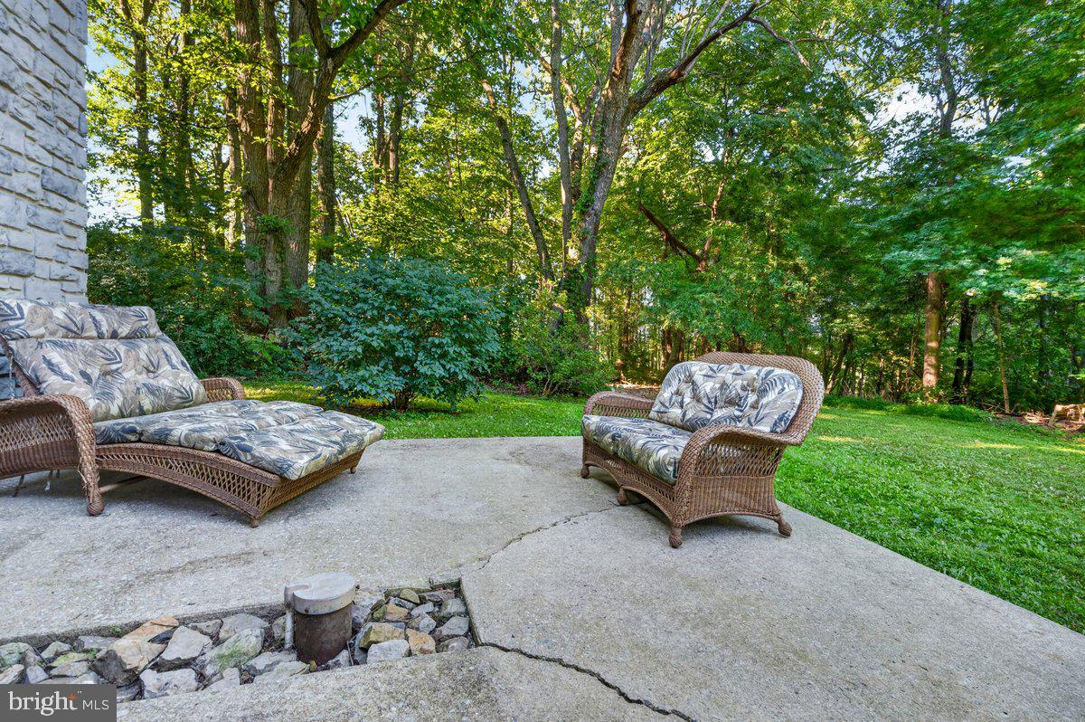 65 Hess Ln Property Photo 12
