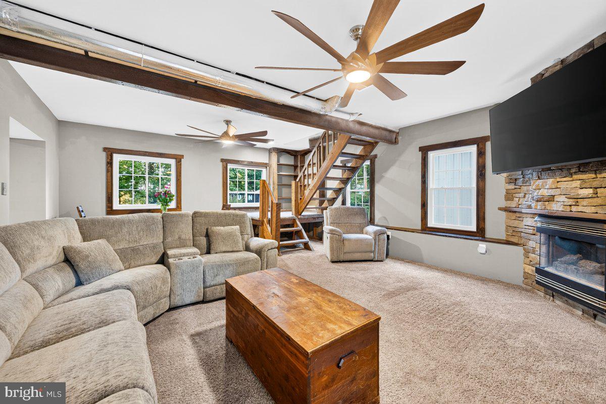 65 Hess Ln Property Photo 19