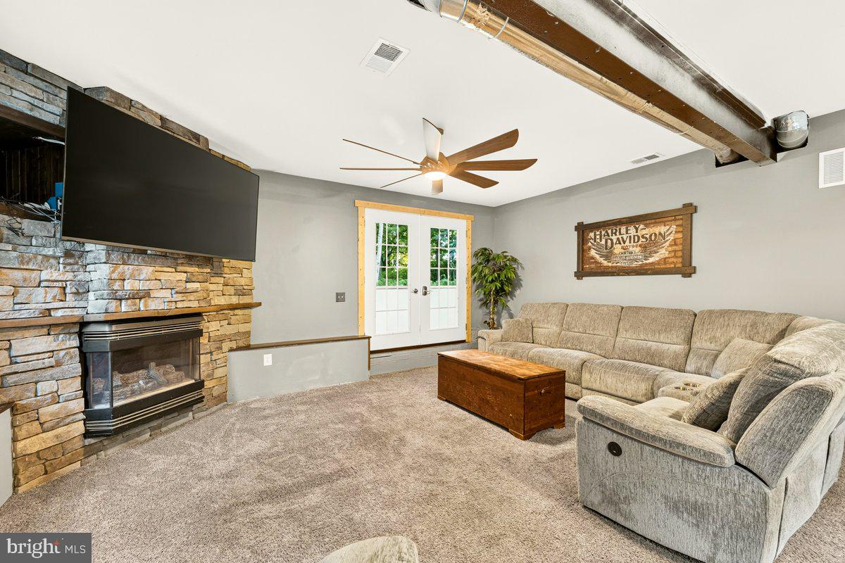 65 Hess Ln Property Photo 20