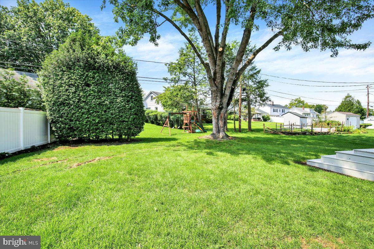 305 Marshall Dr Property Photo 4