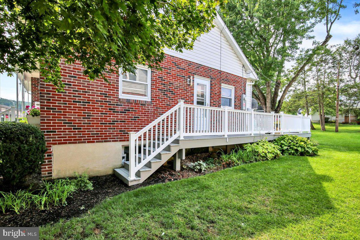 305 Marshall Dr Property Photo 9