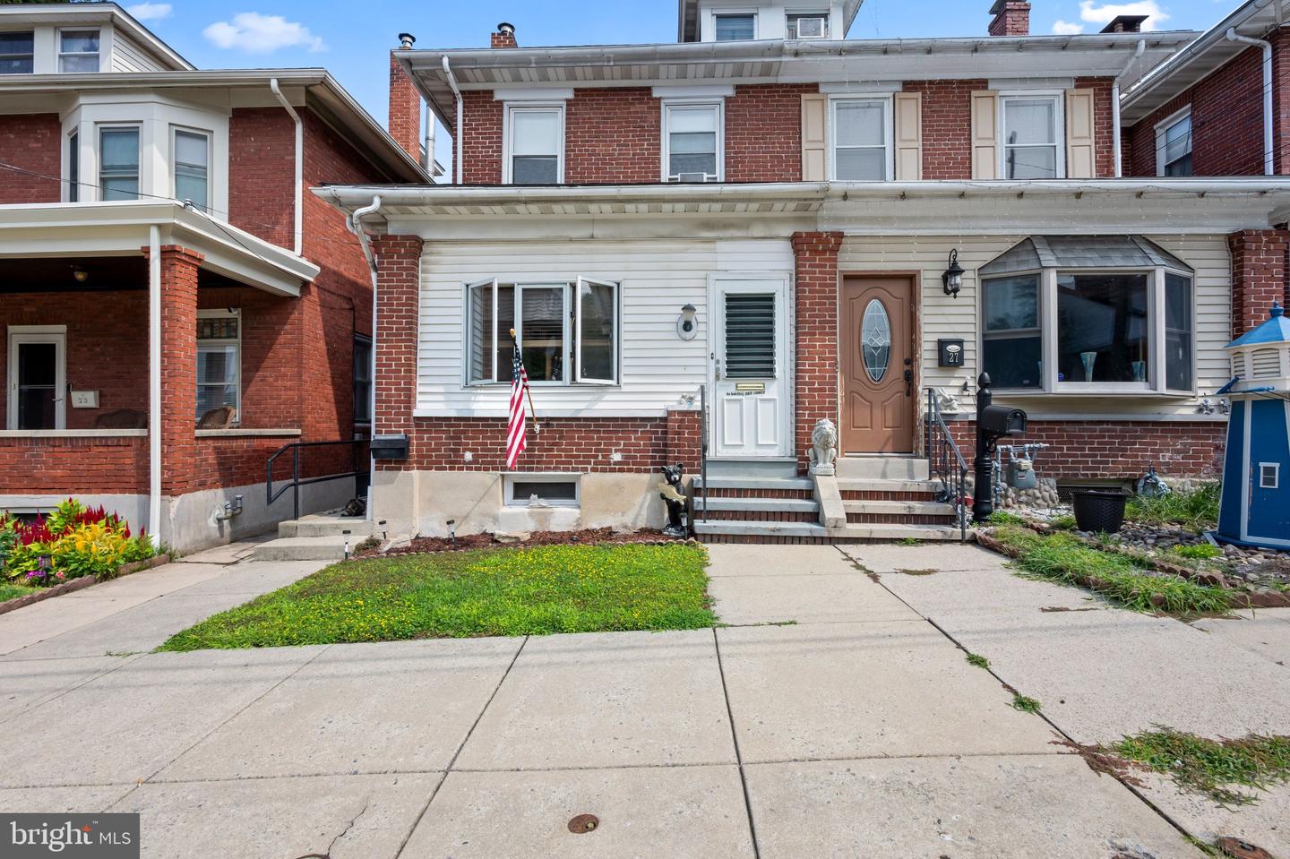 25 Arlington St Property Photo 2