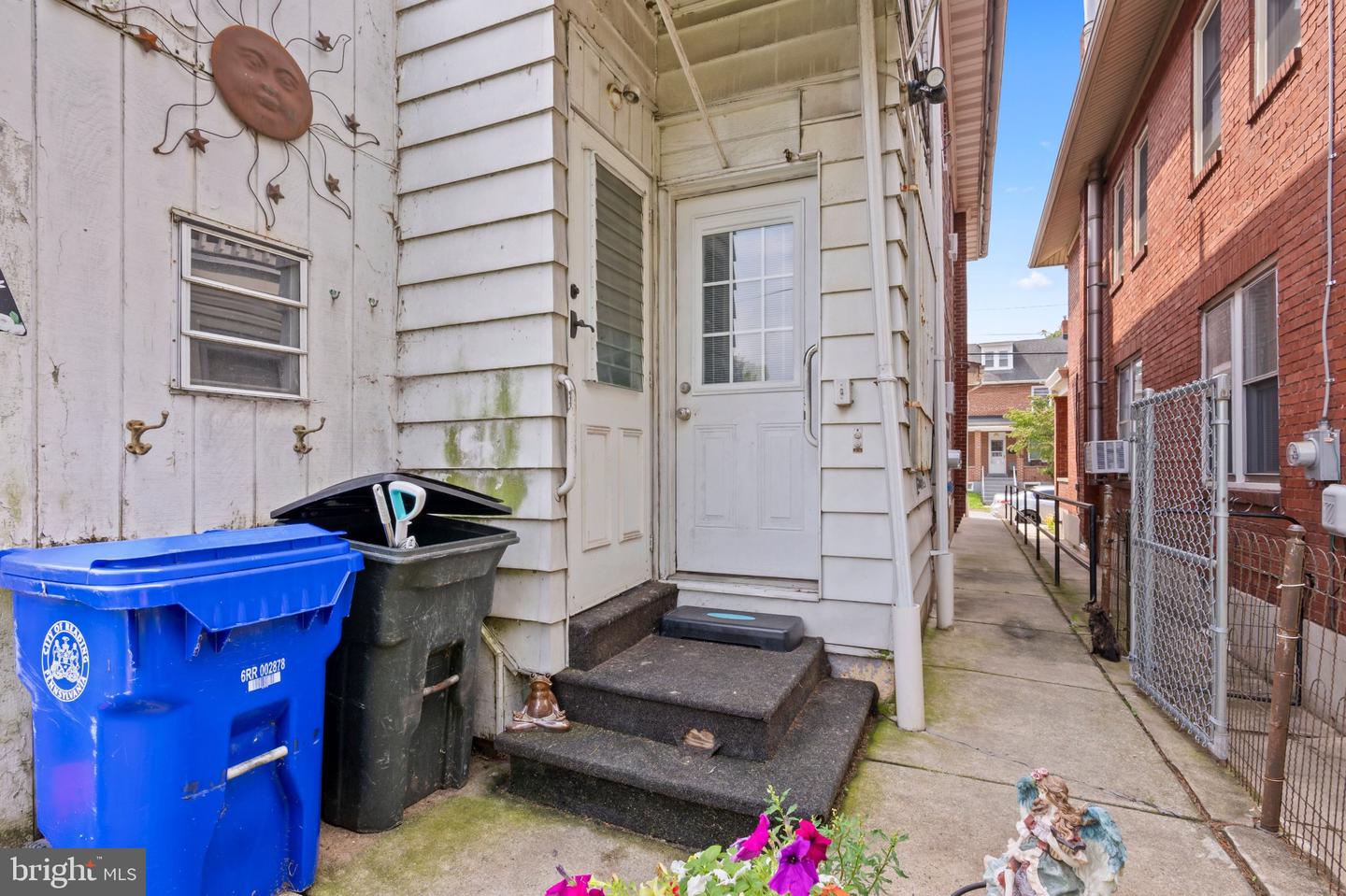 25 Arlington St Property Photo 7