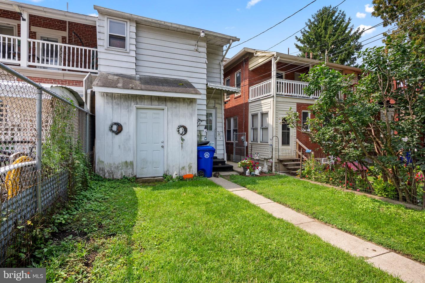 25 Arlington St Property Photo 17