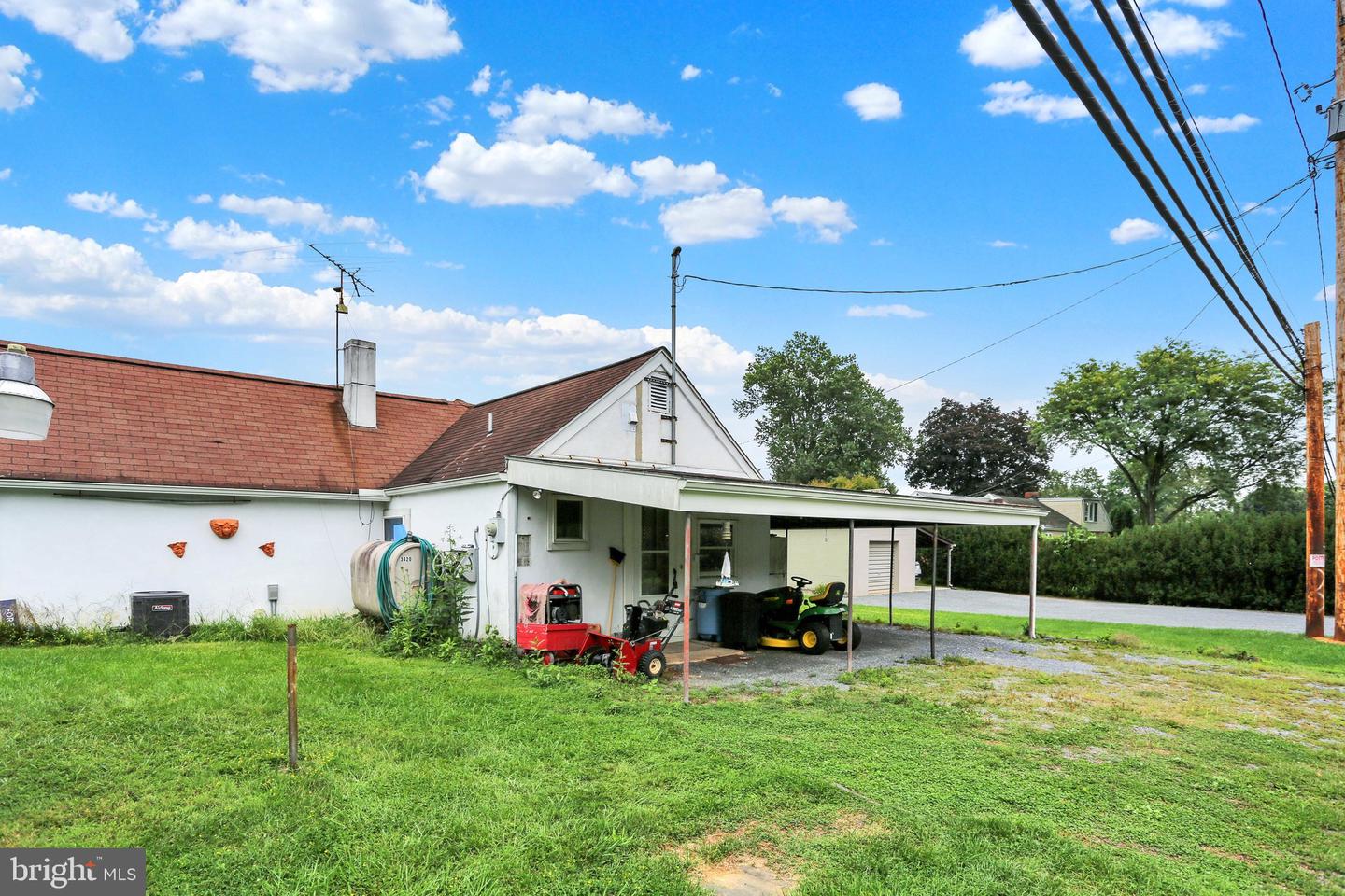 3420 Stoudts Ferry Bridge Rd Property Photo 5
