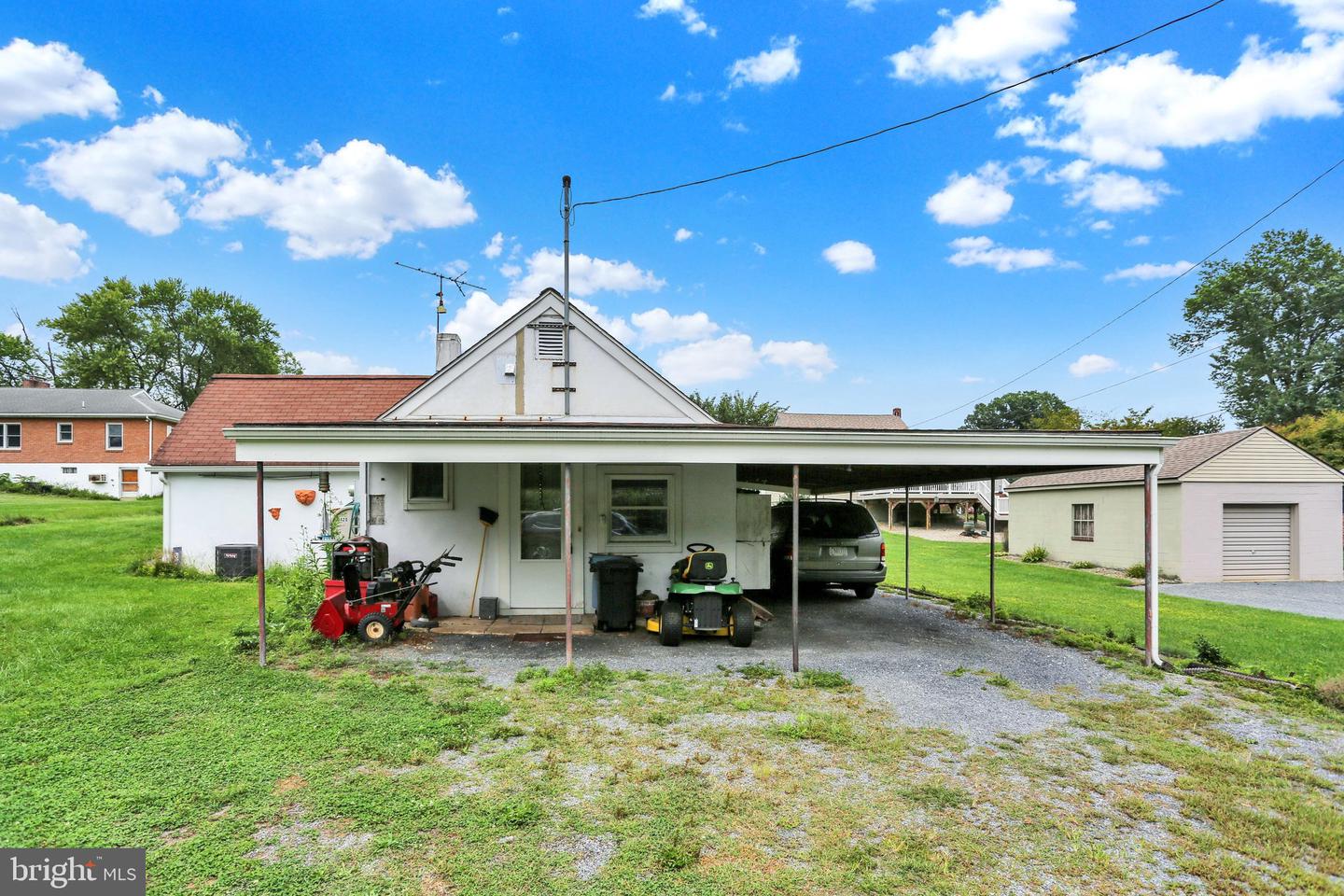 3420 Stoudts Ferry Bridge Rd Property Photo 6