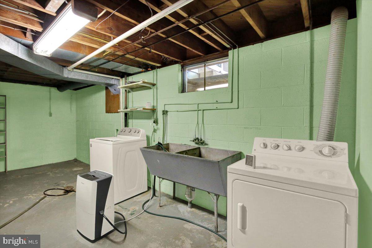 240 Walters Ave Property Photo 26