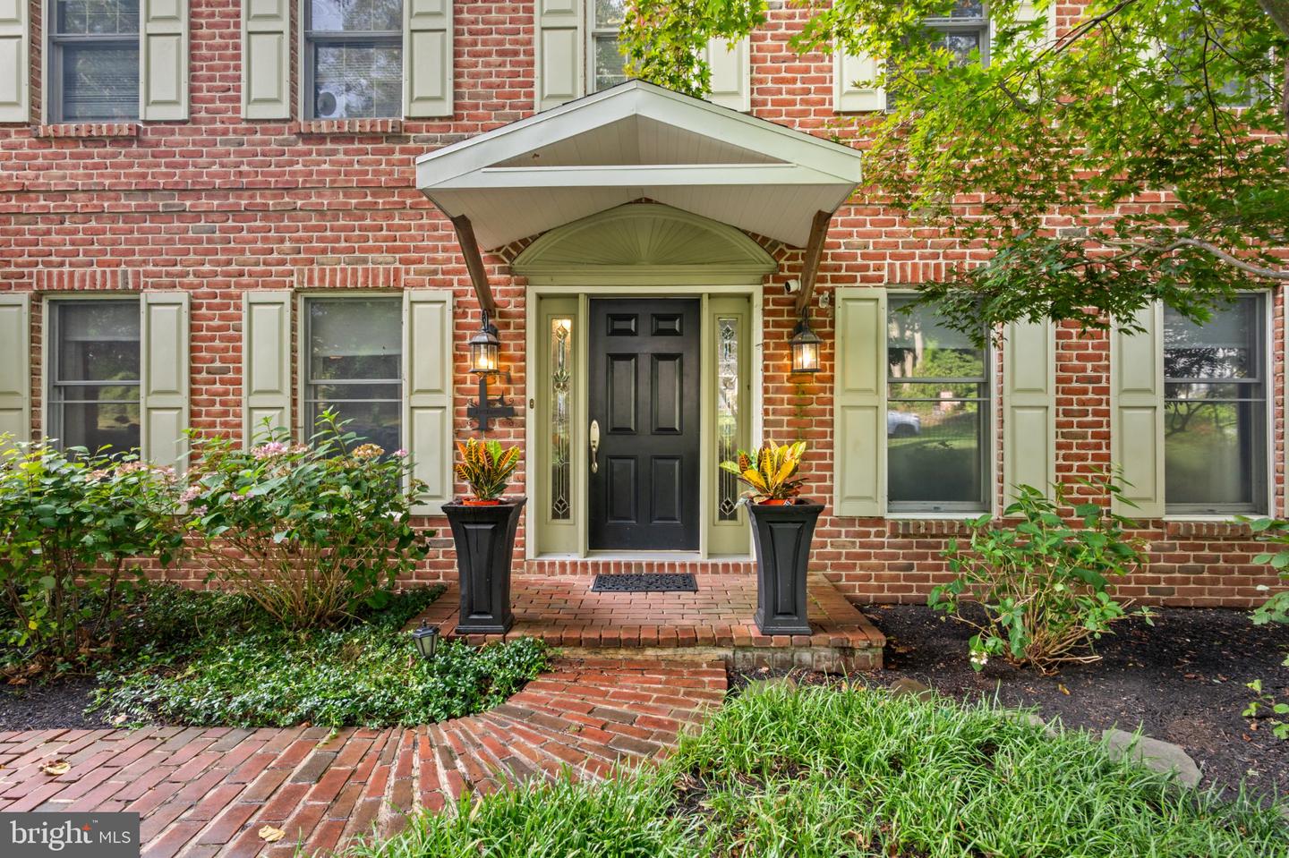 10 Shady Hollow Property Photo 1