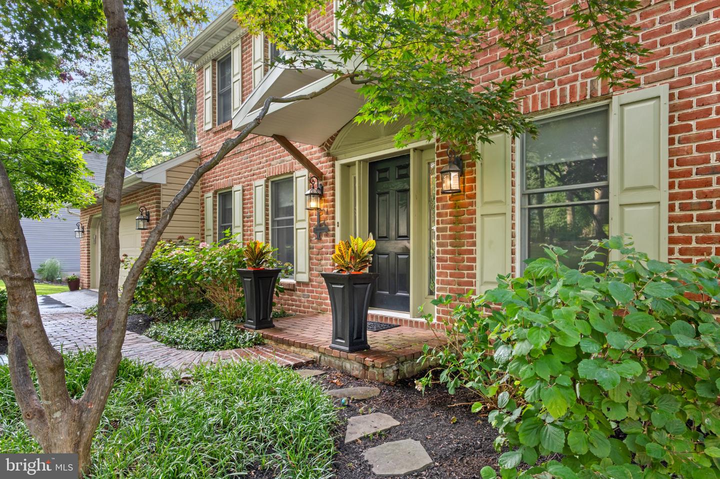 10 Shady Hollow Property Photo 1