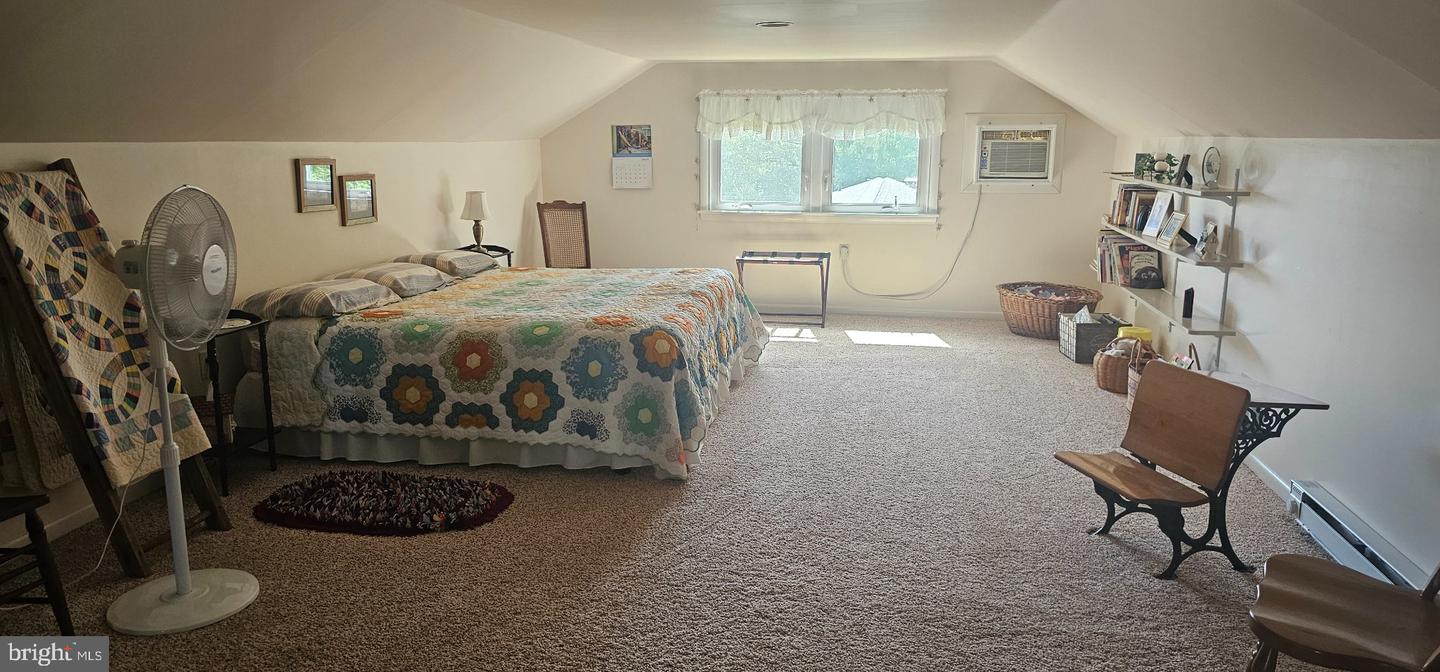 313 E Broad St Property Photo 7
