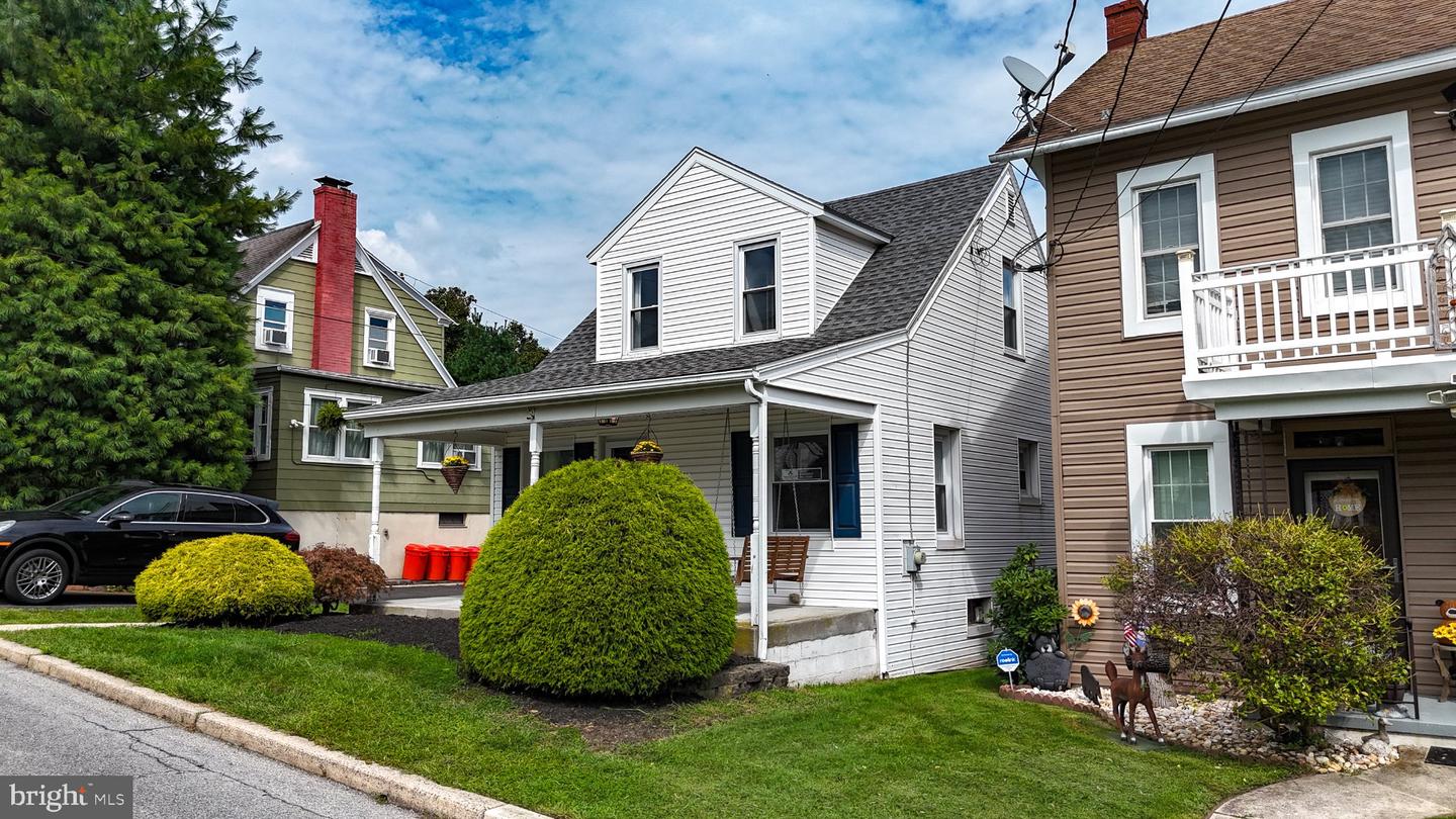19 Maple Property Photo 2