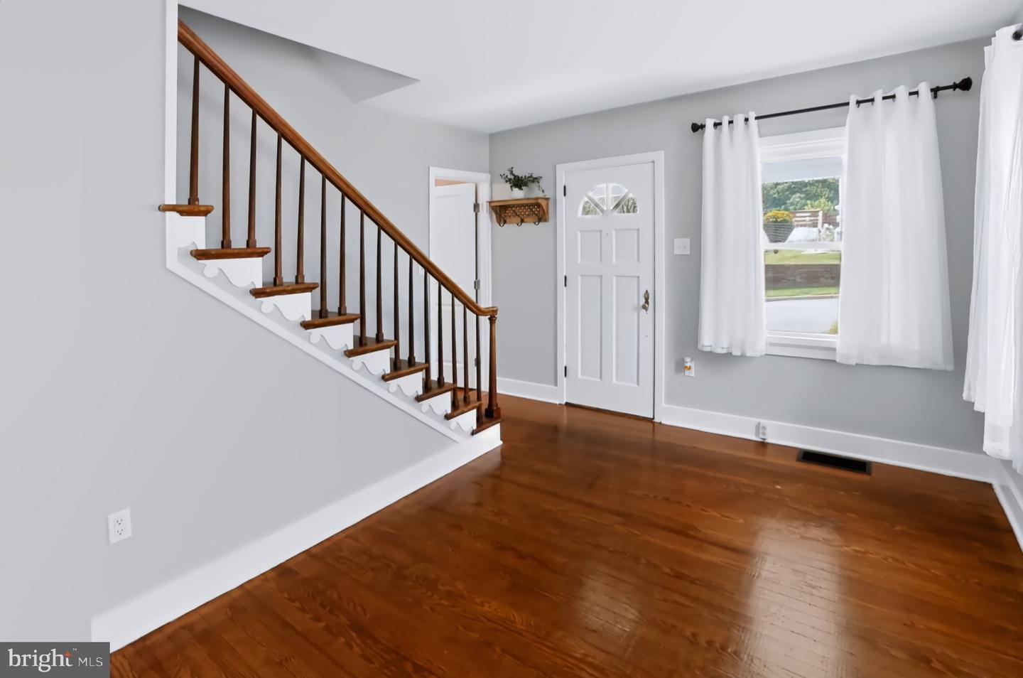 19 Maple Property Photo 5