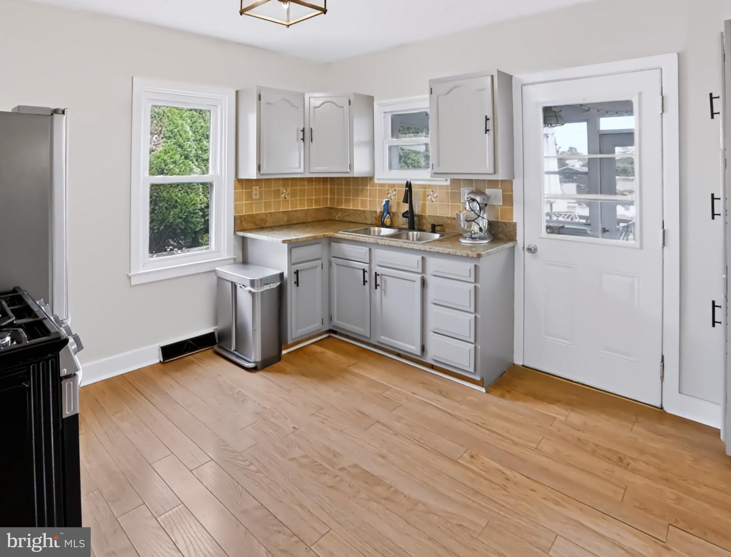 19 Maple Property Photo 6