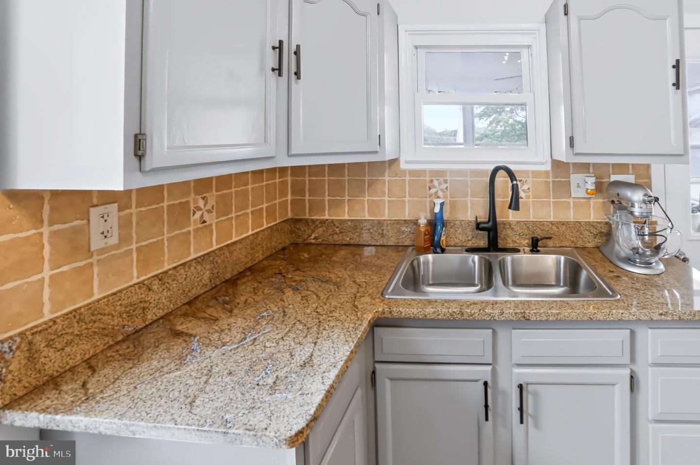 19 Maple Property Photo 8