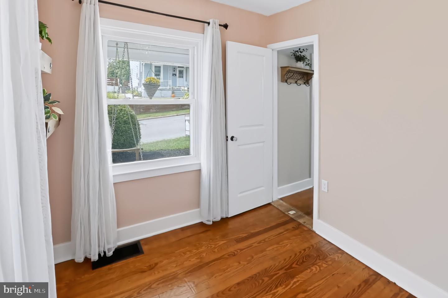 19 Maple Property Photo 13