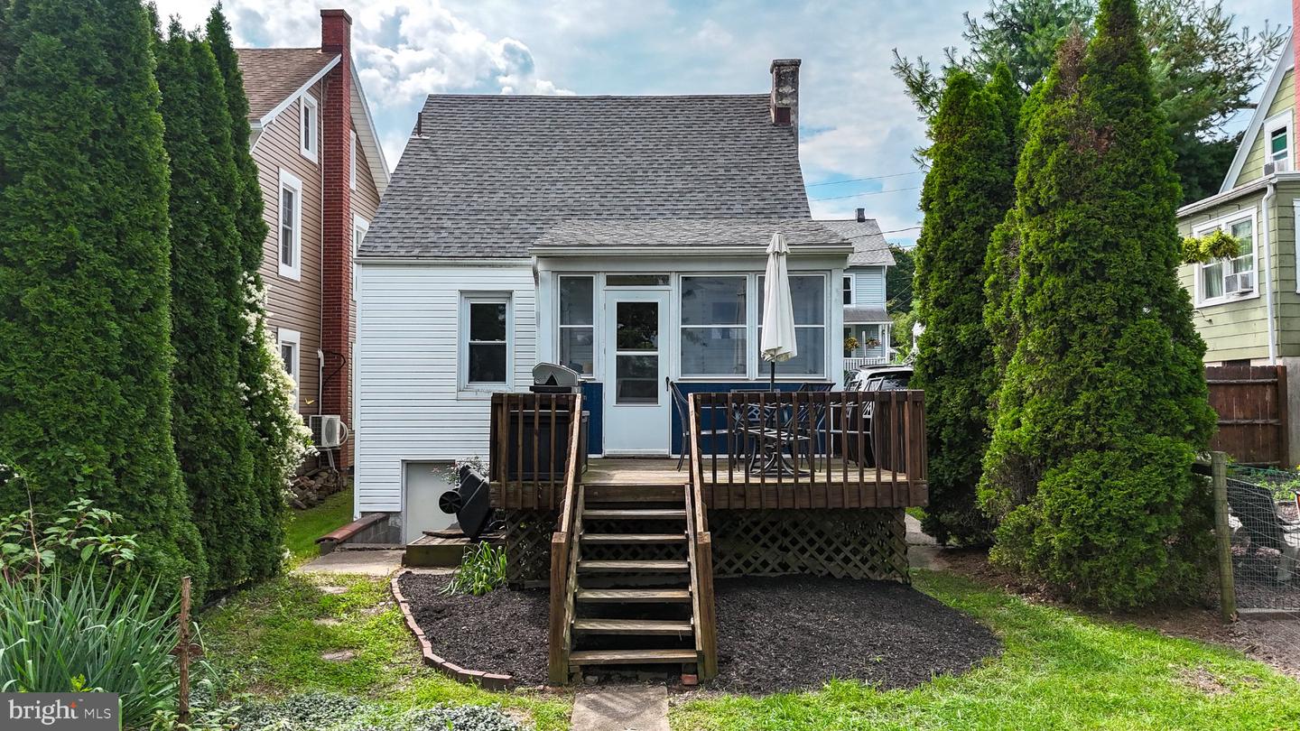 19 Maple Property Photo 23